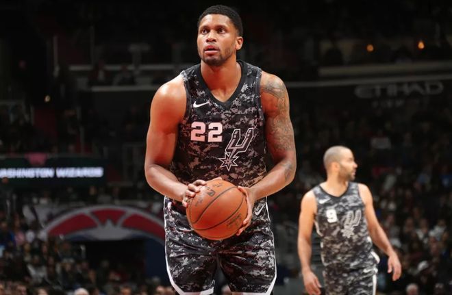 表现出令人 表现出令人