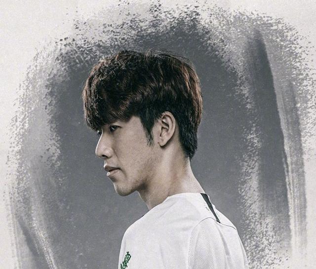 露出后防线 露出后防线